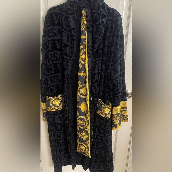 COPY - Versace robe - Picture 3 of 3